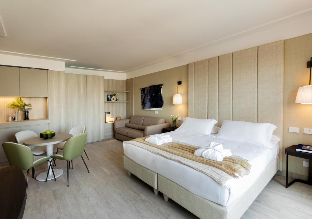 Ceccarini 9 Home Suite Home Riccione Exterior photo